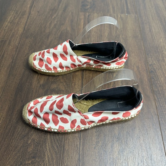 Saint Laurent Lip-Print Canvas Espadrilles - Picture 9 of 14